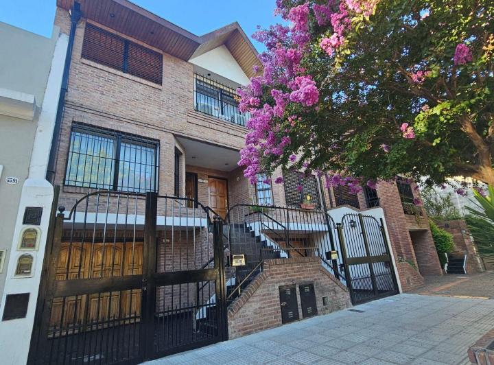 Casa · 190m² · 5 Ambientes · 3 Cocheras