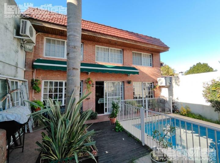 Casa · 240m² · 5 Ambientes