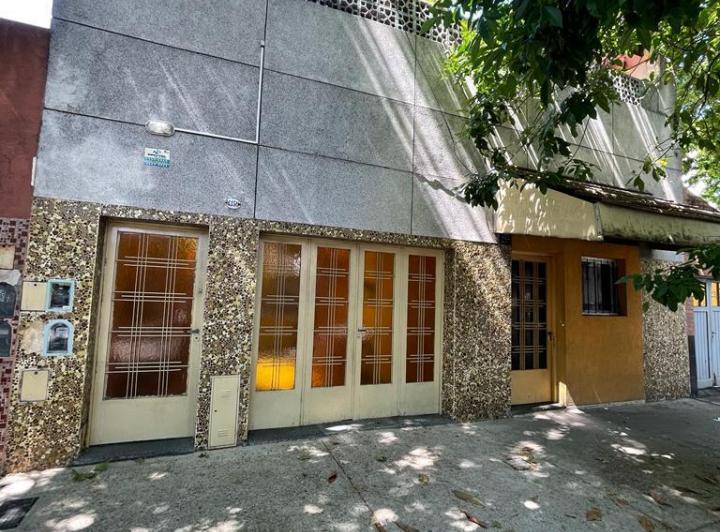 Casa · 200m² · 6 Ambientes · 1 Cochera