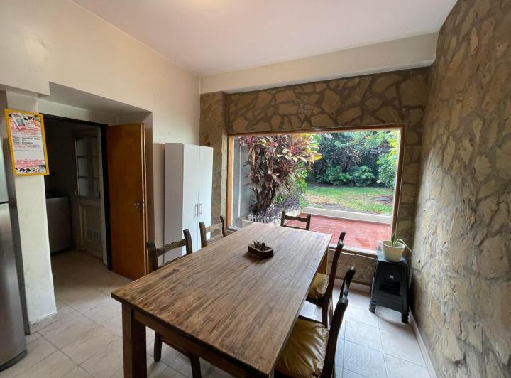 Casa · 230m² · 7 Ambientes · 2 Cocheras