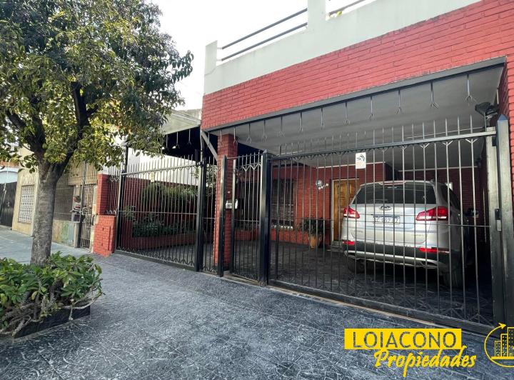 Casa · 160m² · 4 Ambientes · 2 Cocheras