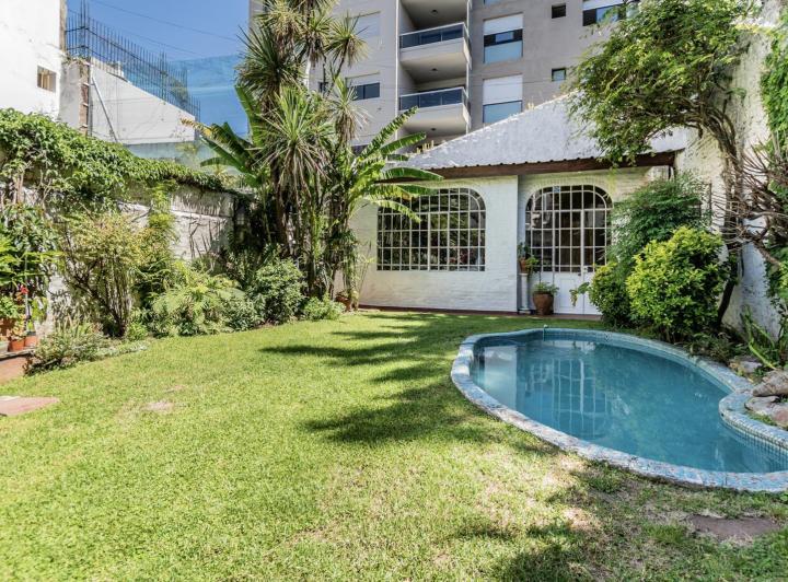 Casa · 240m² · 8 Ambientes