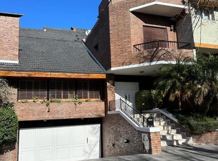 Casa · 338m² · 5 Ambientes · 2 Cocheras