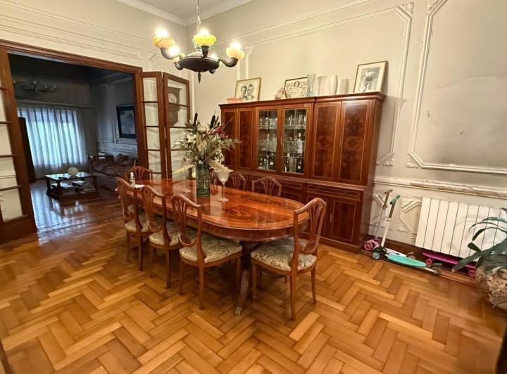Casa · 350m² · 6 Ambientes · 2 Cocheras