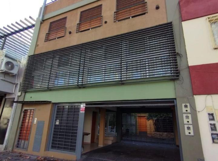 Casa · 200m² · 6 Ambientes · 2 Cocheras
