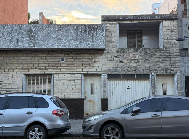 Casa · 202m² · 6 Ambientes · 1 Cochera