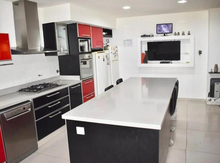 Casa · 175m² · 5 Ambientes · 1 Cochera