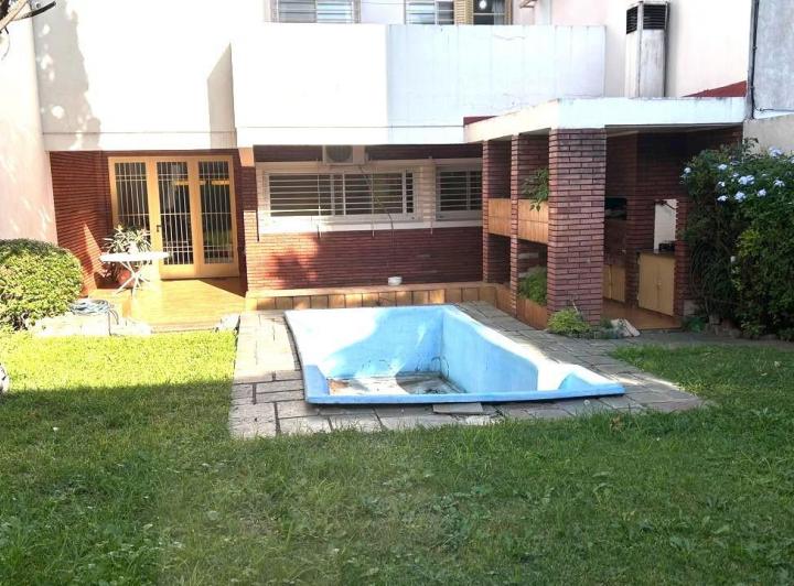 Casa · 250m² · 5 Ambientes · 2 Cocheras