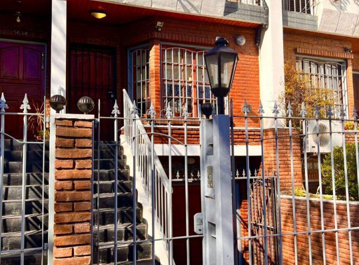 Casa · 255m² · 5 Ambientes · 2 Cocheras