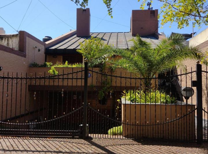 Casa · 350m² · 4 Ambientes · 2 Cocheras