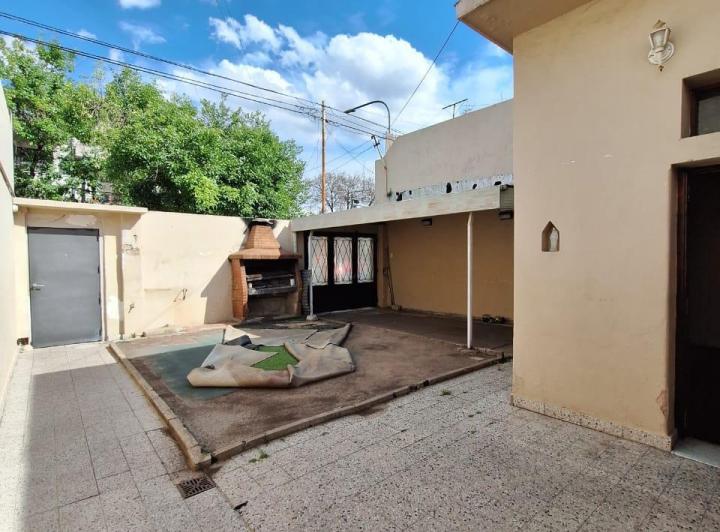 Casa · 90m² · 4 Ambientes · 2 Cocheras