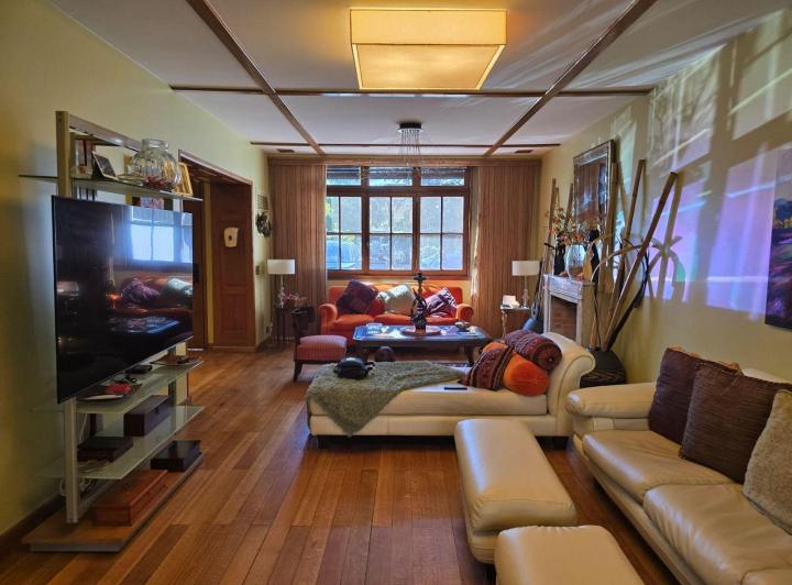 Casa · 310m² · 6 Ambientes · 1 Cochera