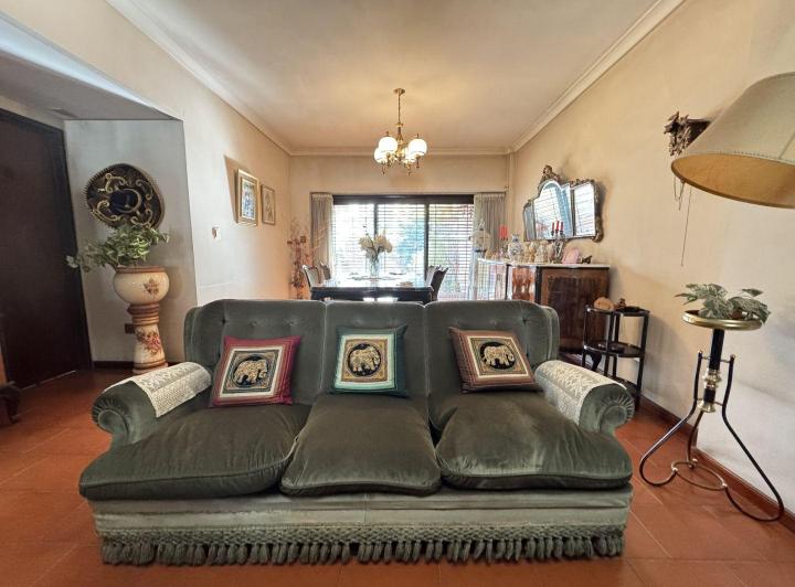 Casa · 394m² · 6 Ambientes · 4 Cocheras