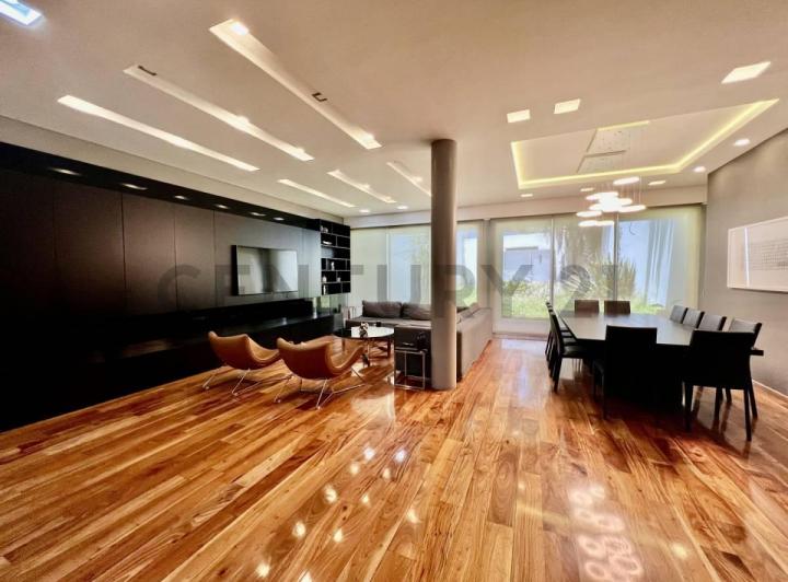 Casa · 466m² · 6 Ambientes · 2 Cocheras