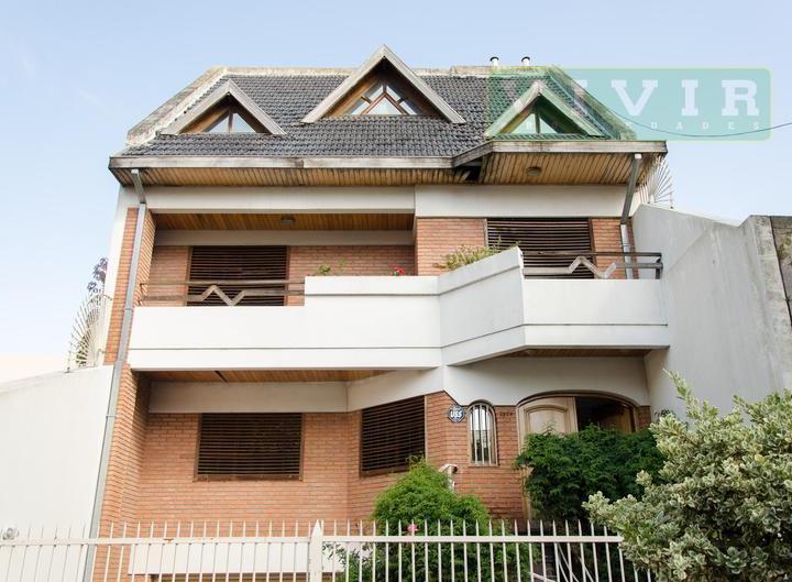Casa · 531m² · 7 Ambientes · 3 Cocheras
