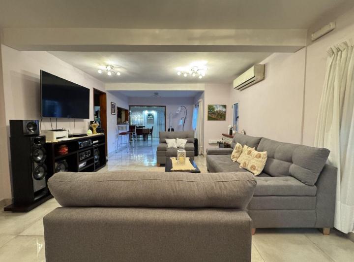 Casa · 180m² · 5 Ambientes · 1 Cochera
