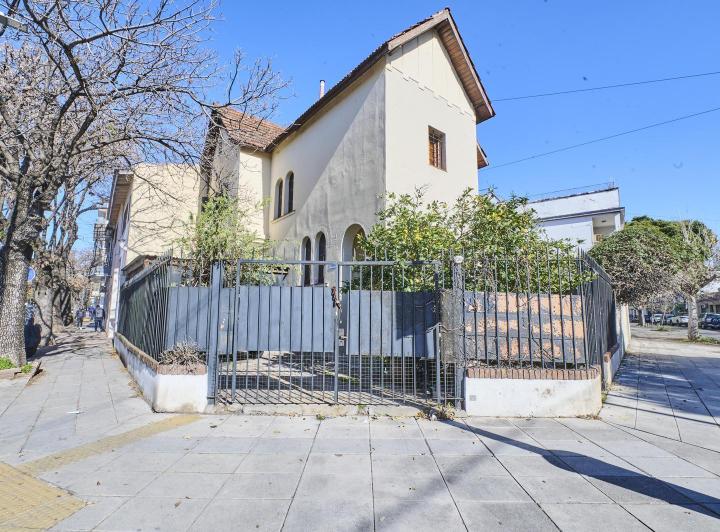 Casa · 187m² · 5 Ambientes · 3 Cocheras