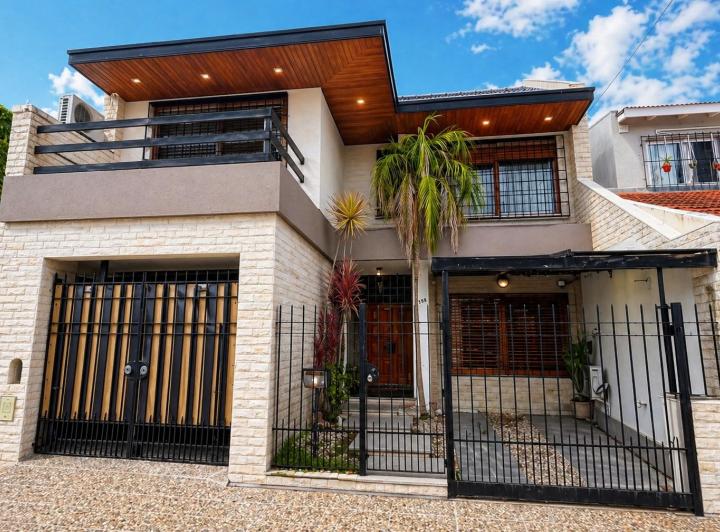 Casa · 252m² · 5 Ambientes · 2 Cocheras