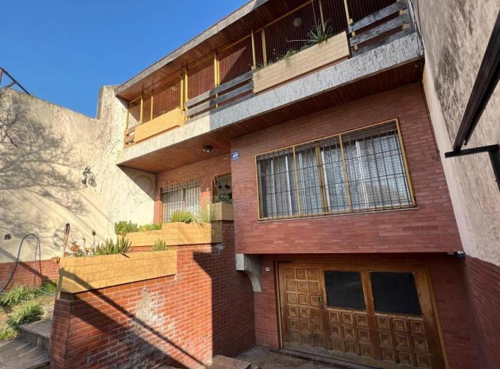 Casa · 572m² · 5 Ambientes · 2 Cocheras