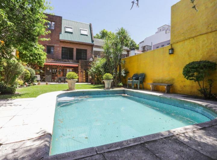 Casa · 496m² · 6 Ambientes · 3 Cocheras