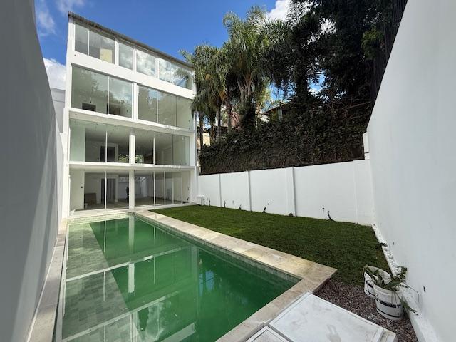 Casa · 600m² · 5 Ambientes · 2 Cocheras