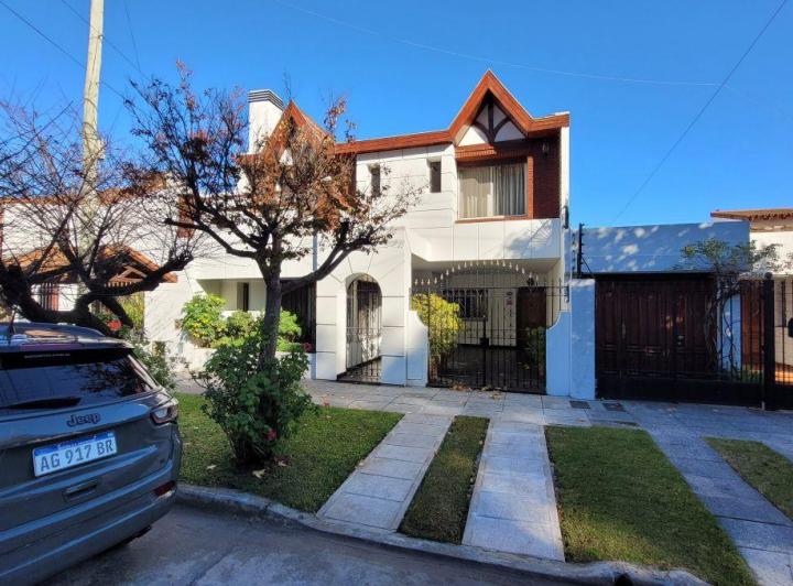 Casa · 207m² · 5 Ambientes · 1 Cochera