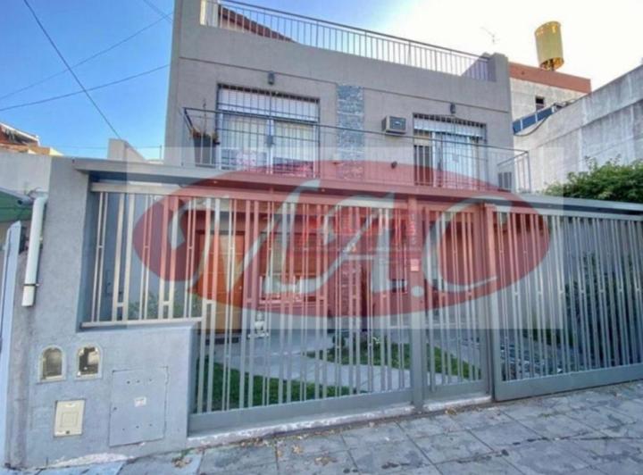 Casa · 200m² · 5 Ambientes · 1 Cochera
