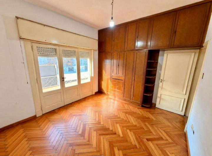 Casa · 216m² · 9 Ambientes · 1 Cochera