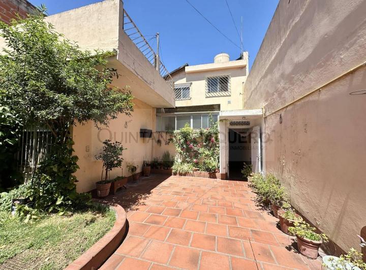 Casa · 195m² · 4 Ambientes · 1 Cochera