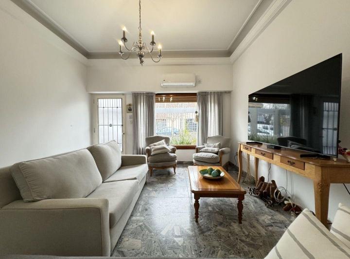 Casa · 214m² · 3 Ambientes · 1 Cochera