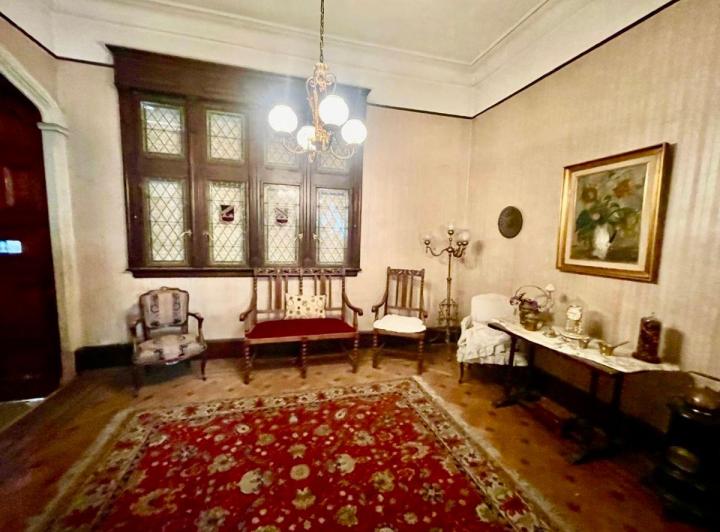 Casa · 300m² · 6 Ambientes · 4 Cocheras