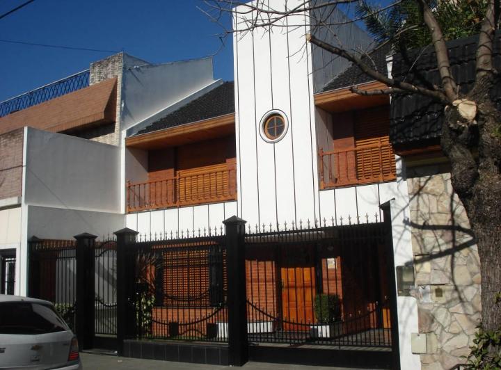 Casa · 260m² · 5 Ambientes · 3 Cocheras