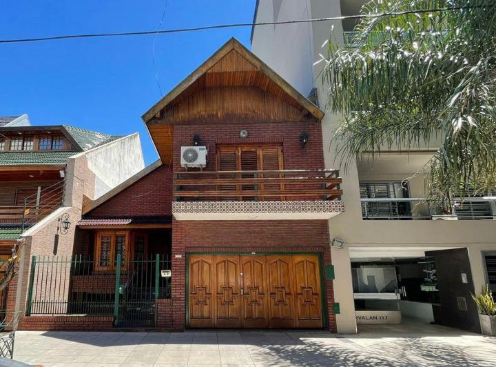 Casa · 275m² · 5 Ambientes · 2 Cocheras