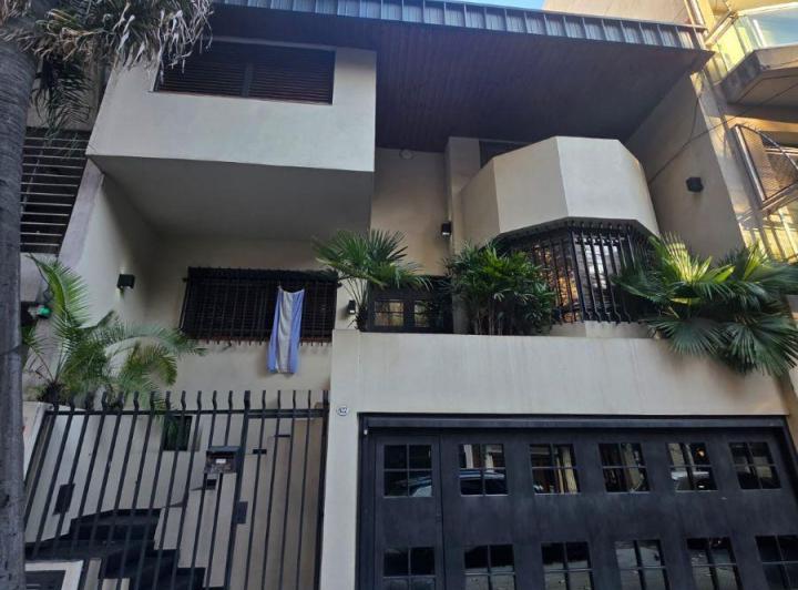 Casa · 400m² · 4 Ambientes · 2 Cocheras