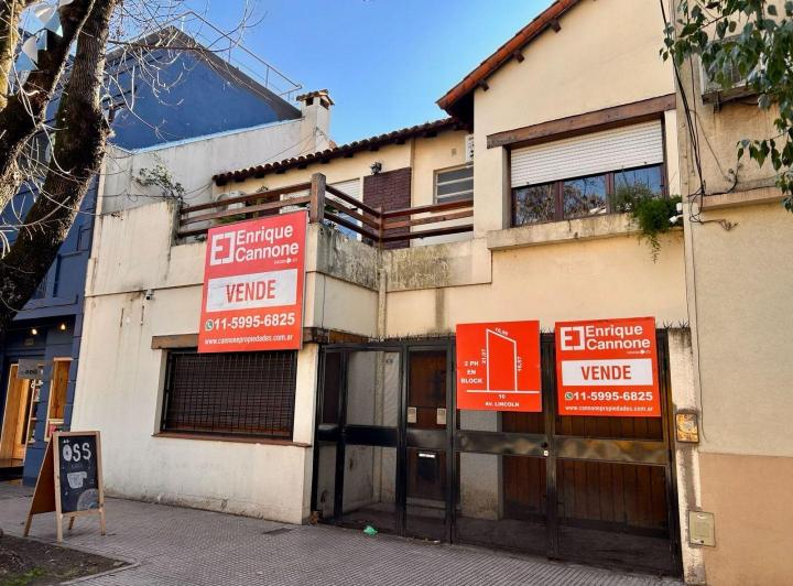 Casa · 212m² · 8 Ambientes · 1 Cochera