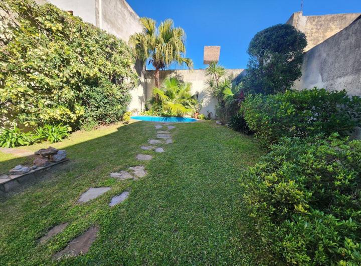 Casa · 270m² · 6 Ambientes · 1 Cochera
