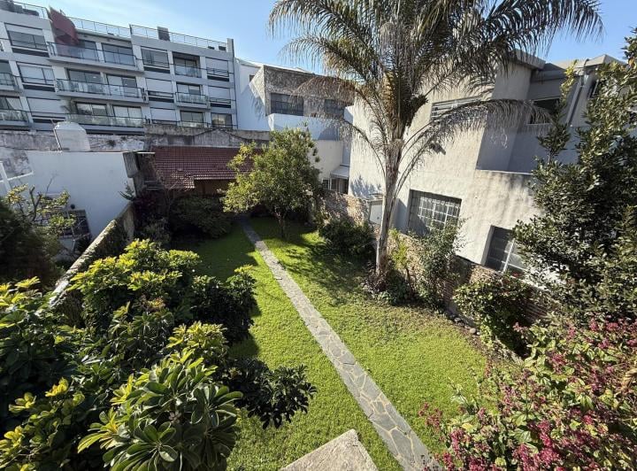 Casa · 310m² · 4 Ambientes · 1 Cochera