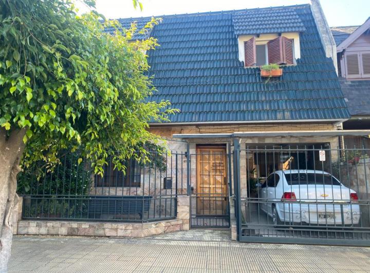 Casa · 143m² · 4 Ambientes · 1 Cochera