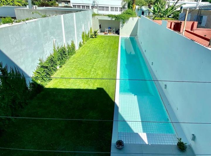 Casa · 900m² · 9 Ambientes · 4 Cocheras