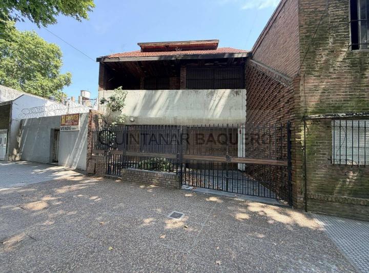 Casa · 194m² · 5 Ambientes · 2 Cocheras