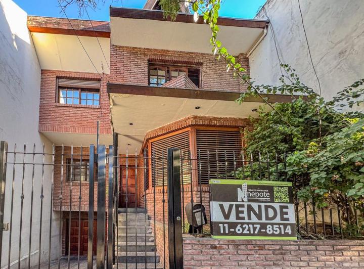 Casa · 376m² · 8 Ambientes · 3 Cocheras