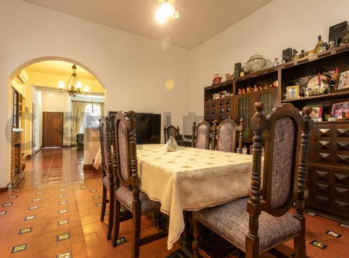 Casa · 249m² · 5 Ambientes · 1 Cochera