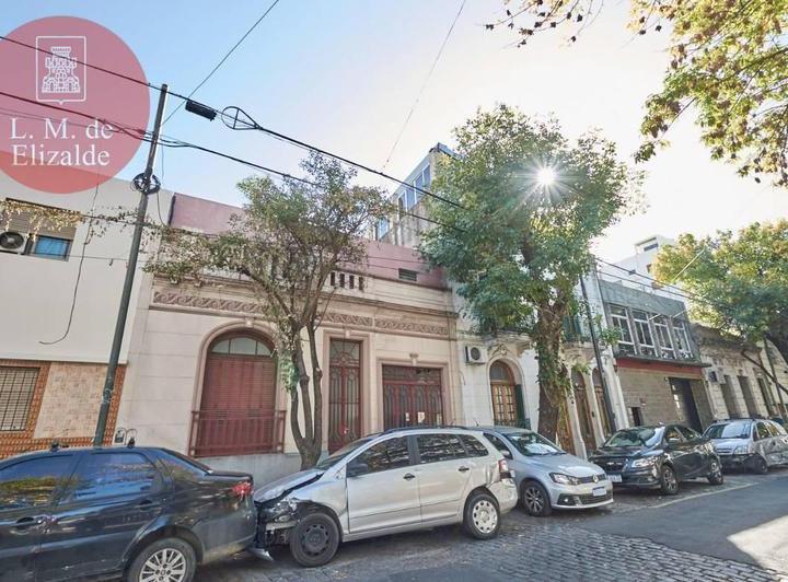 Casa · 492m² · 6 Ambientes · 1 Cochera