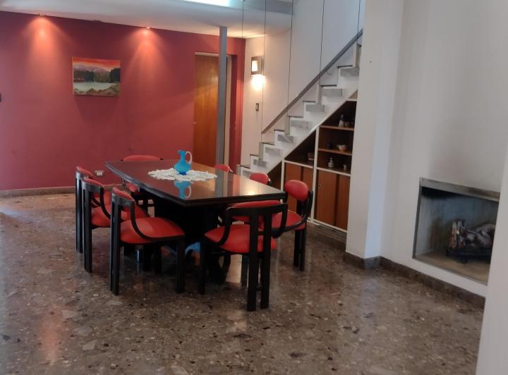 Casa · 280m² · 7 Ambientes · 1 Cochera