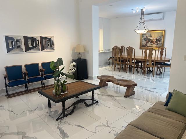Casa · 450m² · 4 Ambientes · 1 Cochera