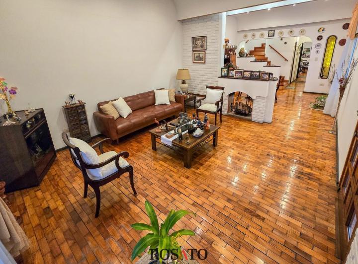 Casa · 190m² · 4 Ambientes · 2 Cocheras