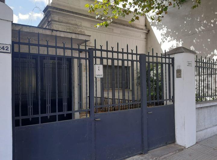 Casa · 272m² · 8 Ambientes · 1 Cochera