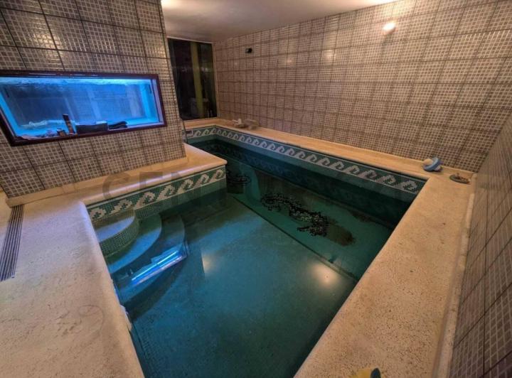 Casa · 430m² · 5 Ambientes · 3 Cocheras