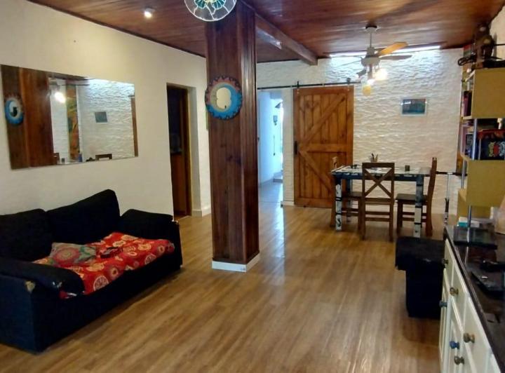 Casa · 120m² · 4 Ambientes · 2 Cocheras
