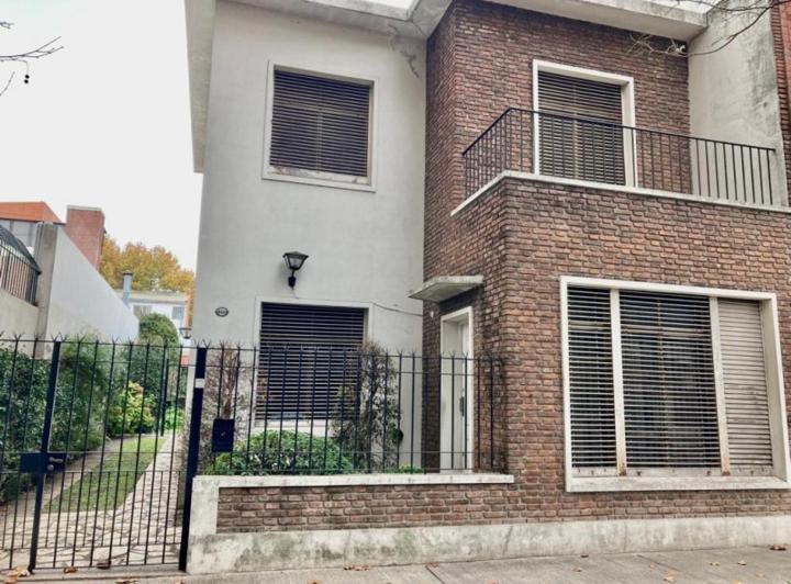 Casa · 228m² · 4 Ambientes · 3 Cocheras